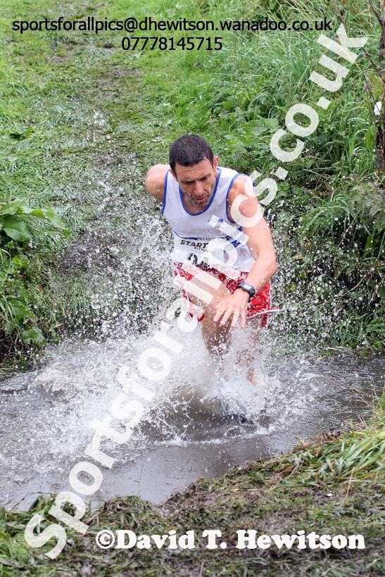 Senior mens relay, Sunderland Harriers Open Cross Counry, Farringdon Park, Sunderland. Photo: David T. Hewitson/Sports for All Pics